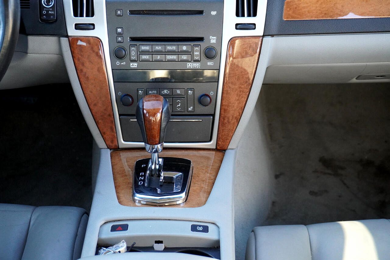 2009 Cadillac STS Luxury image 31