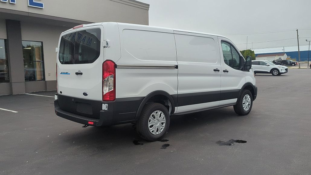2023 Ford E-Transit null image 2