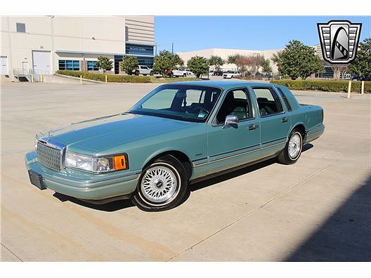 1994 Lincoln Town Car Signature image 1