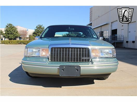 1994 Lincoln Town Car Signature image 5