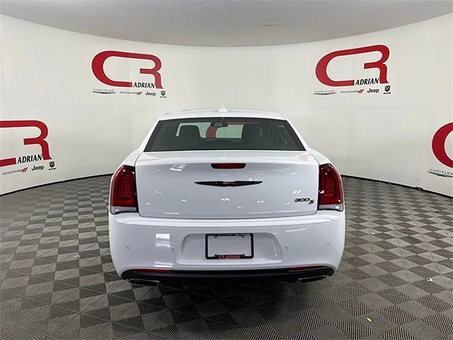2023 Chrysler 300 S image 4