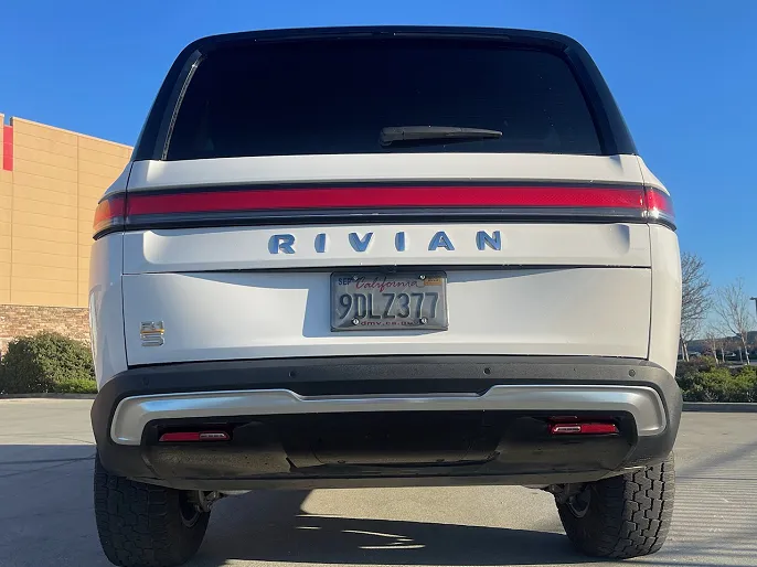 2022 Rivian R1S