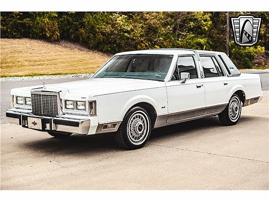 1985 Lincoln Town Car null image 2