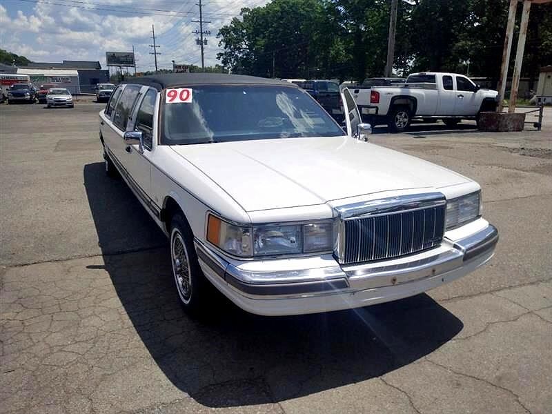 1990 Lincoln Town Car null image 2