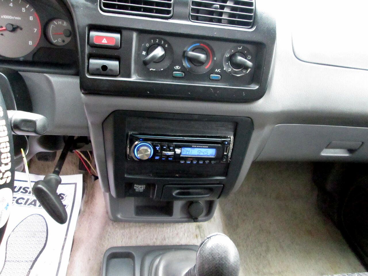 2000 Nissan Frontier XE image 19