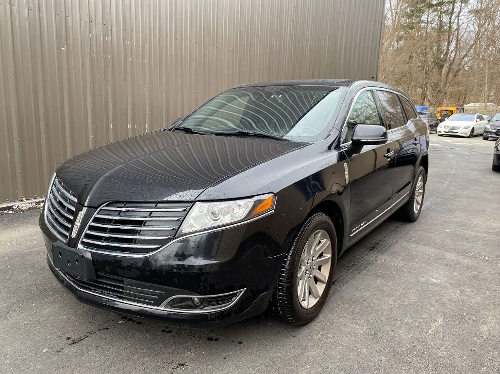 2019 Lincoln MKT Livery image 0