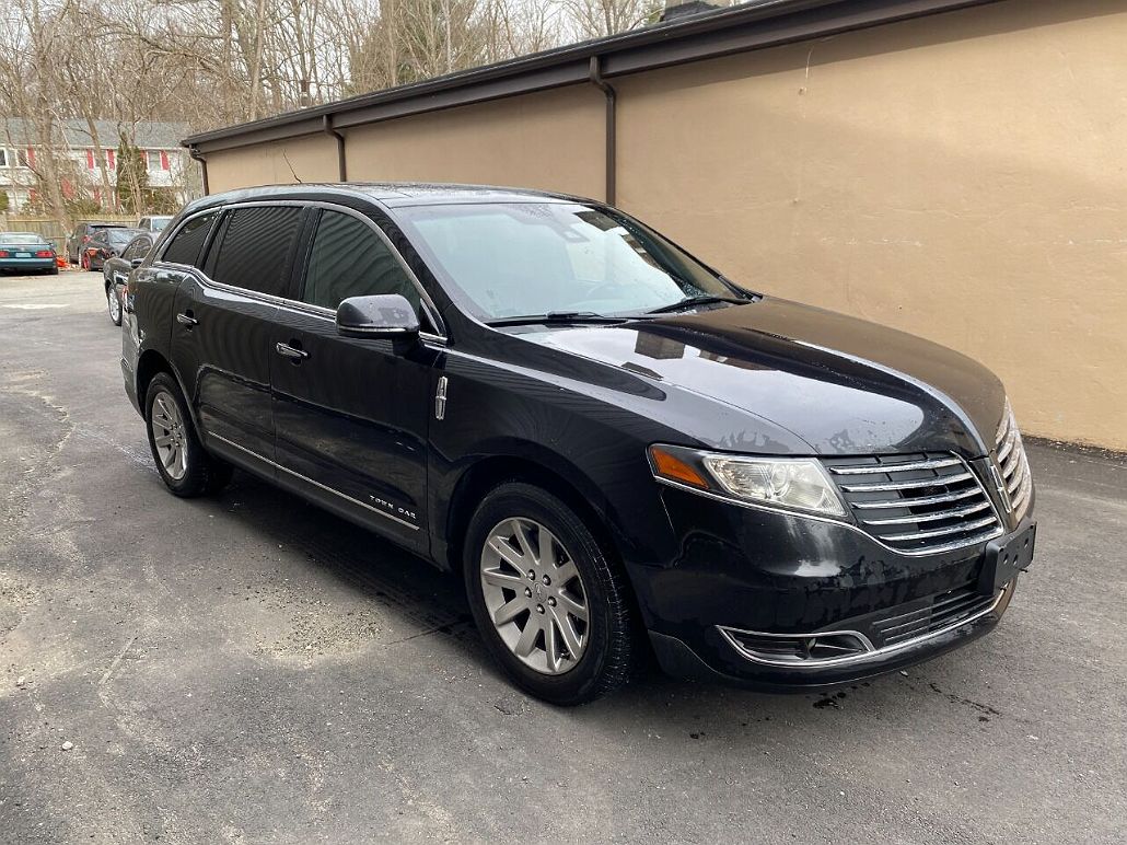 2019 Lincoln MKT Livery image 1