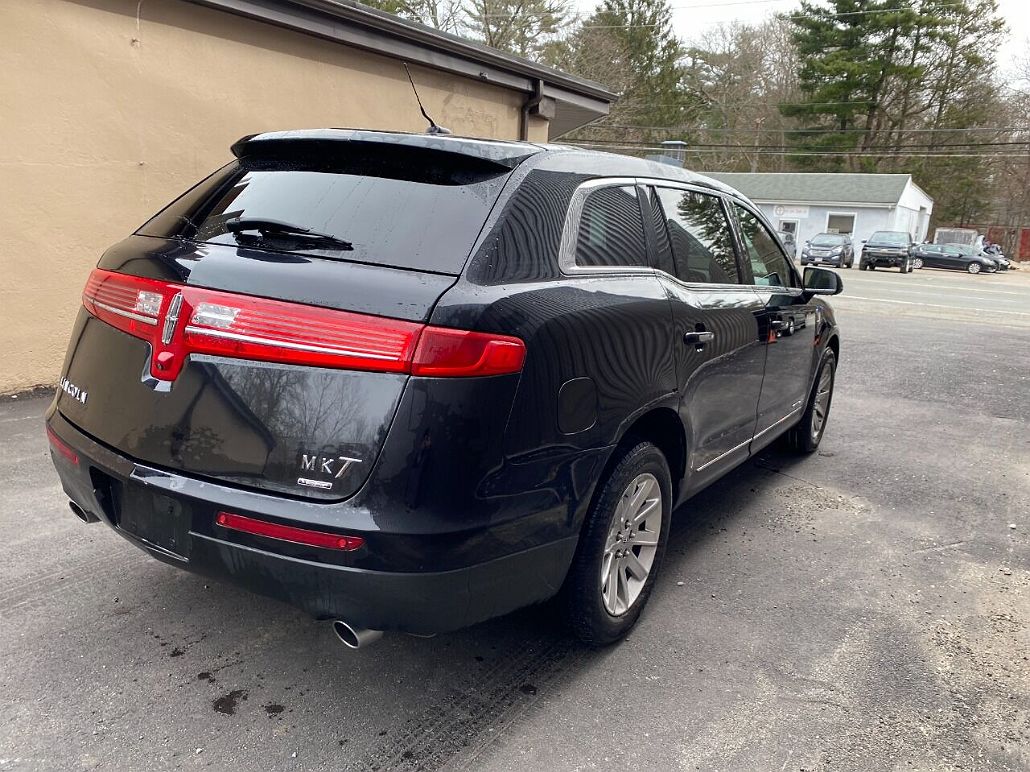 2019 Lincoln MKT Livery image 2
