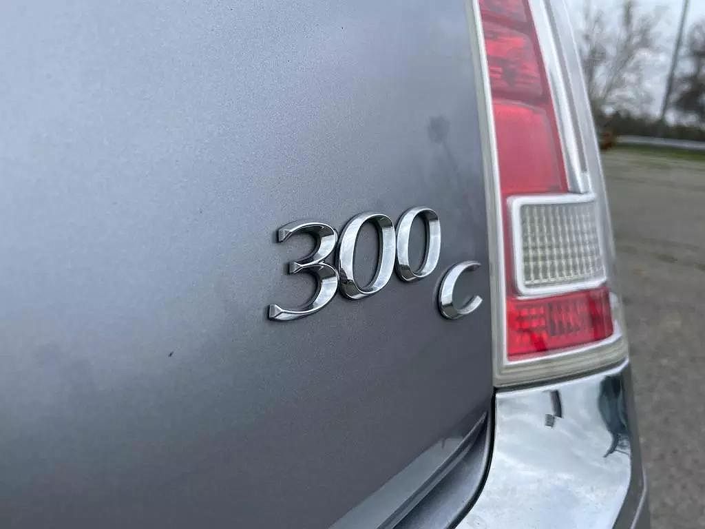2014 Chrysler 300 C image 14