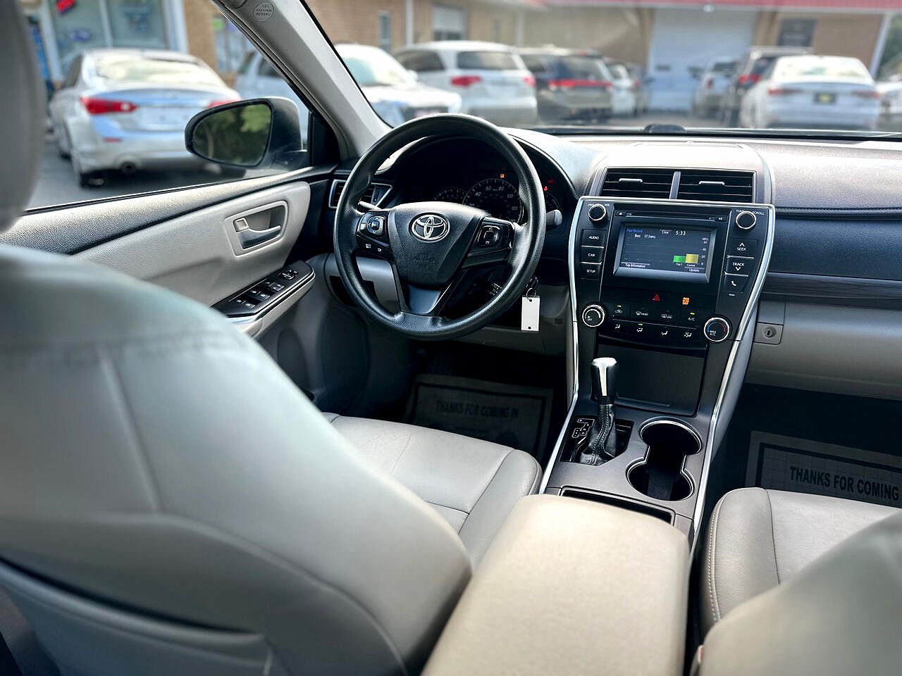 2015 Toyota Camry LE image 28