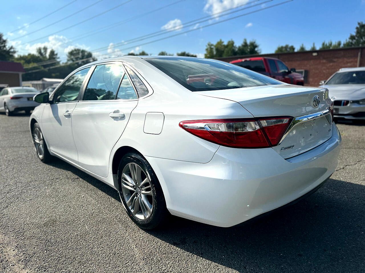 2015 Toyota Camry LE image 2