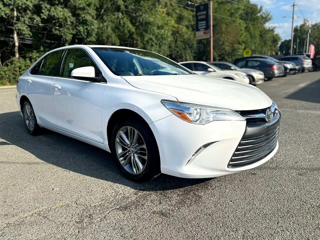 2015 Toyota Camry LE image 6