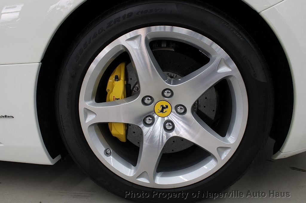 2013 Ferrari California null image 19