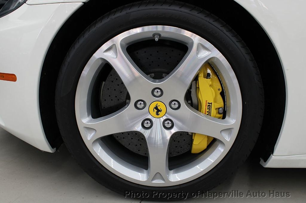 2013 Ferrari California null image 20