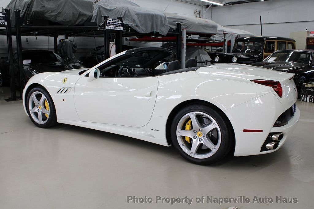 2013 Ferrari California null image 6
