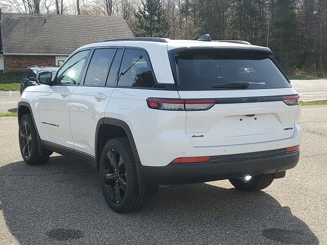 2024 Jeep Grand Cherokee Limited Edition image 3