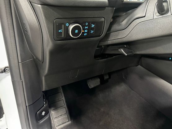 2022 Ford Escape SEL photo 11