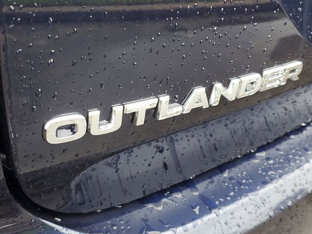 2024 Mitsubishi Outlander SE image 5