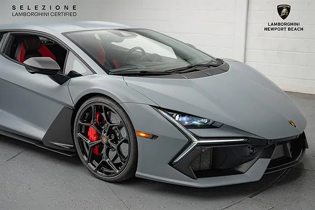 2024 Lamborghini Revuelto