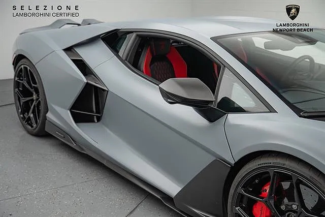 2024 Lamborghini Revuelto