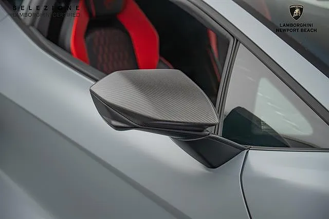 2024 Lamborghini Revuelto