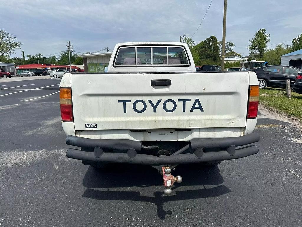 1991 Toyota Pickup Deluxe image 3