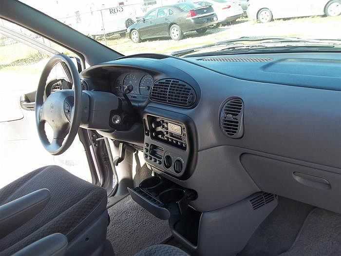 1998 Plymouth Grand Voyager SE image 11