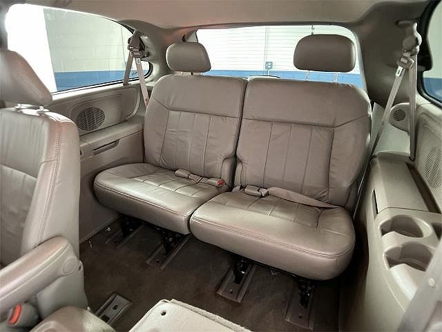 2002 Chrysler Town & Country EX image 28