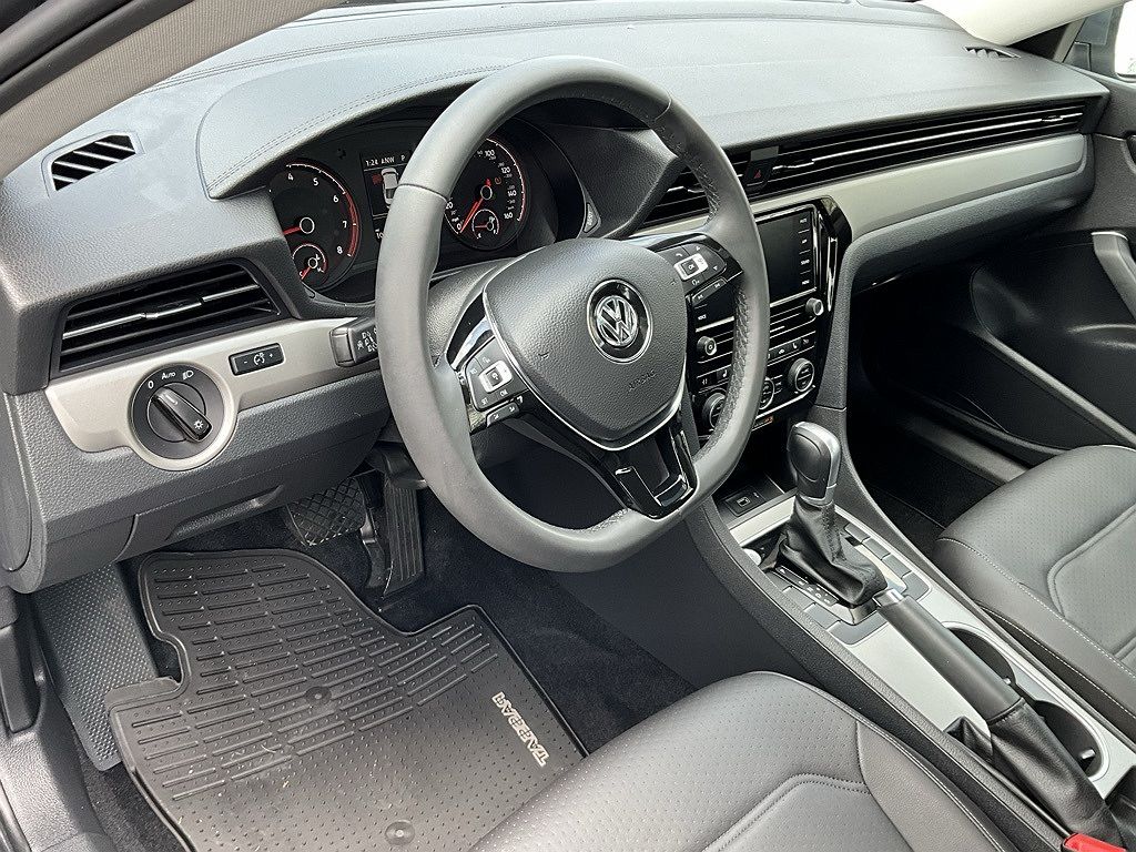 2021 Volkswagen Passat SE image 5