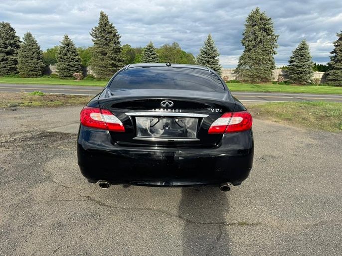2011 Infiniti M37