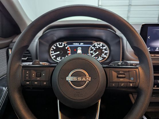 2023 Nissan Rogue SV photo 2