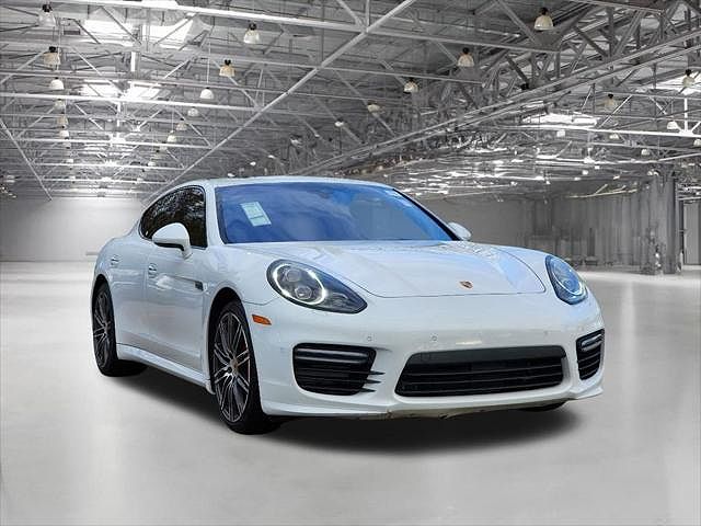 2015 Porsche Panamera GTS image 0