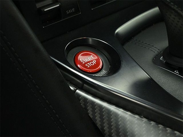 2020 Nissan GT-R Premium image 11