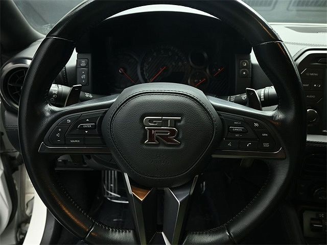 2020 Nissan GT-R Premium image 14
