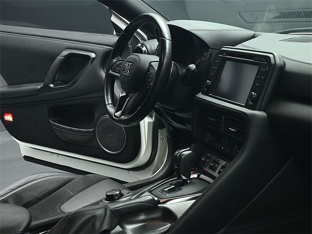 2020 Nissan GT-R Premium image 20