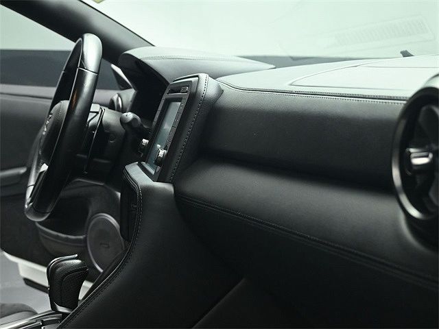 2020 Nissan GT-R Premium image 21