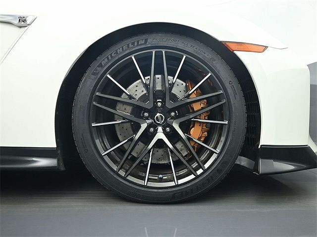 2020 Nissan GT-R Premium image 29