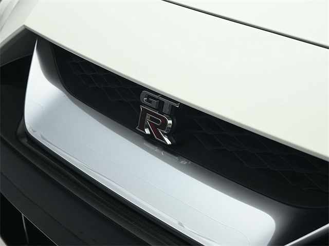 2020 Nissan GT-R Premium image 30