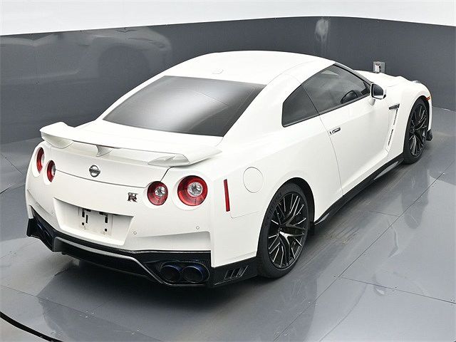 2020 Nissan GT-R Premium image 43