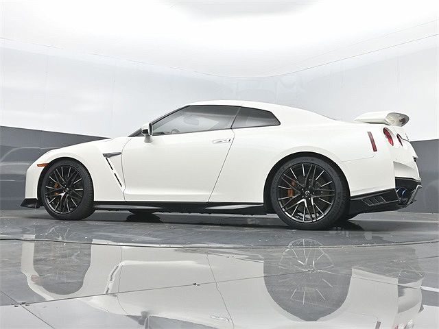 2020 Nissan GT-R Premium image 49