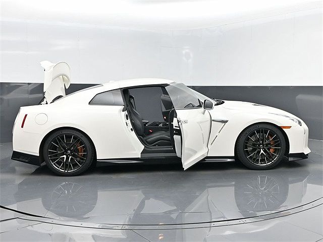 2020 Nissan GT-R Premium image 57