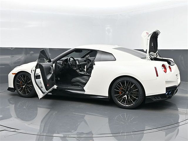 2020 Nissan GT-R Premium image 58