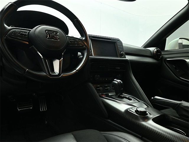 2020 Nissan GT-R Premium image 6