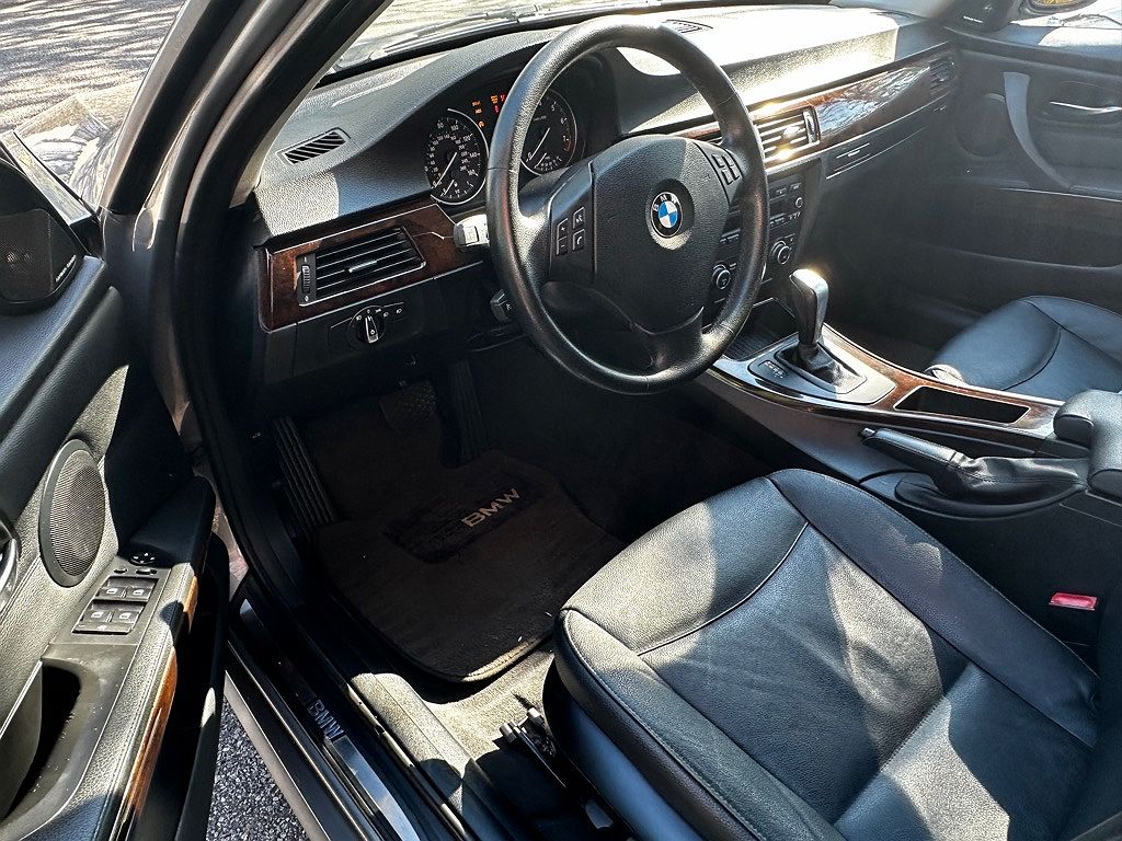 2011 BMW 3 Series 328i xDrive image 3