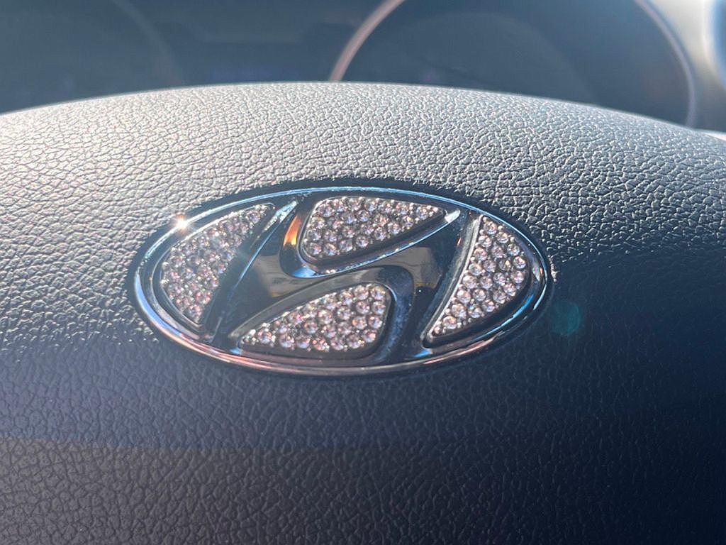2017 Hyundai Veloster Value Edition image 32