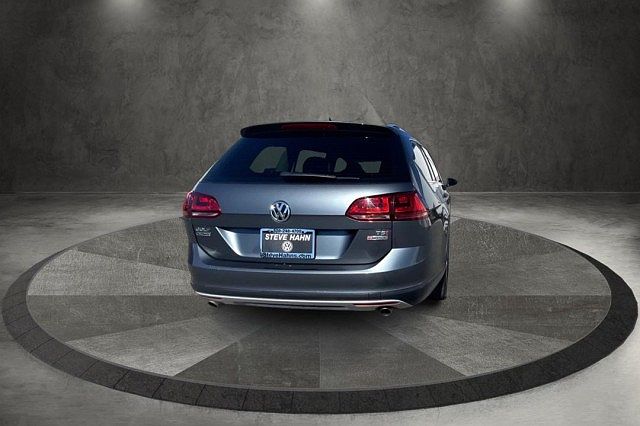 2017 Volkswagen Golf S image 3
