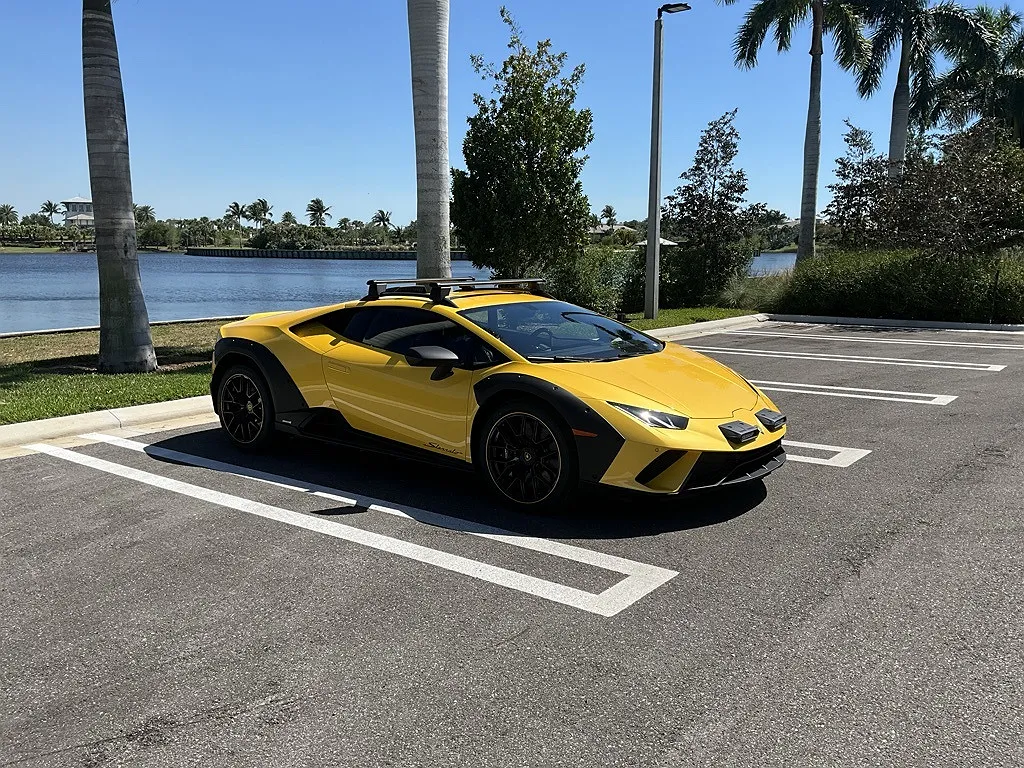 2024 Lamborghini Huracan Sterrato image 2