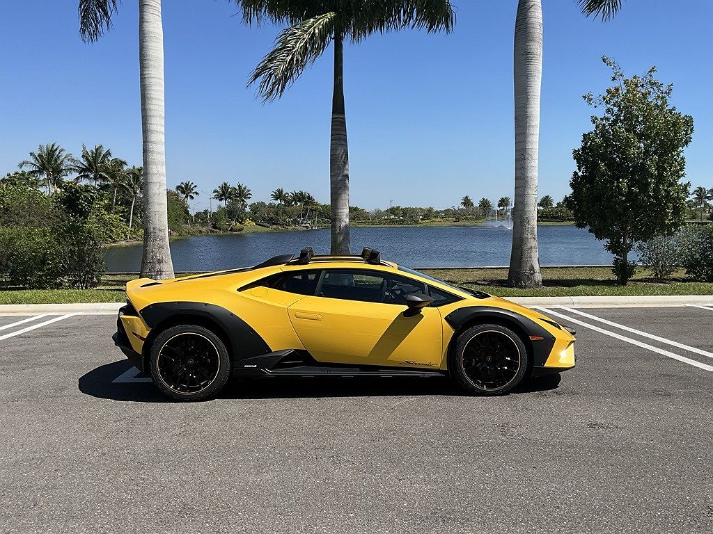 2024 Lamborghini Huracan Sterrato image 3
