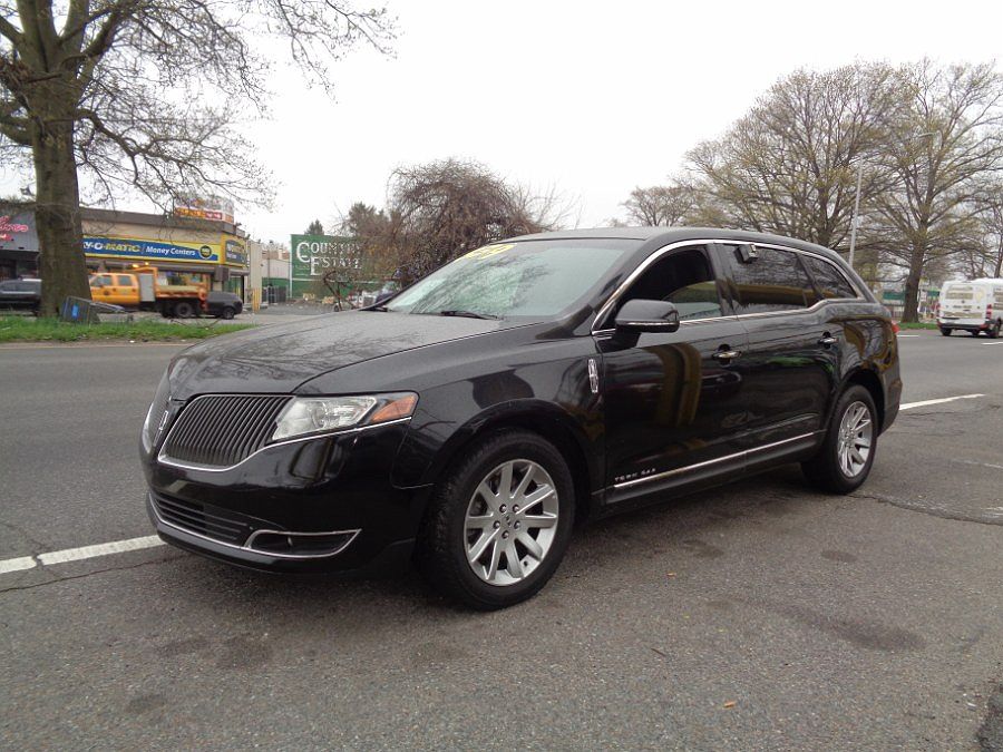 2015 Lincoln MKT Livery image 1