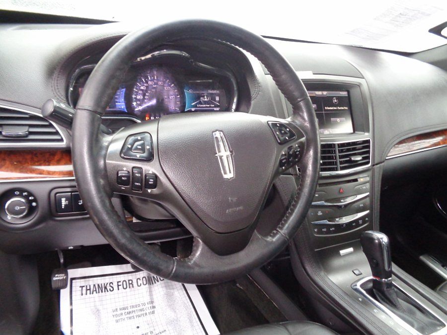 2015 Lincoln MKT Livery image 19